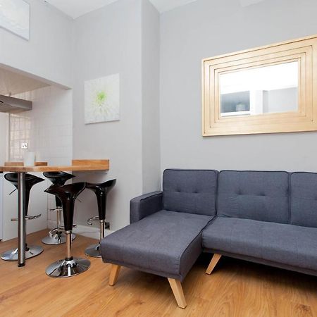 אדינבורו Bright & Homely City Centre Apartment Near Holyrood מראה חיצוני תמונה